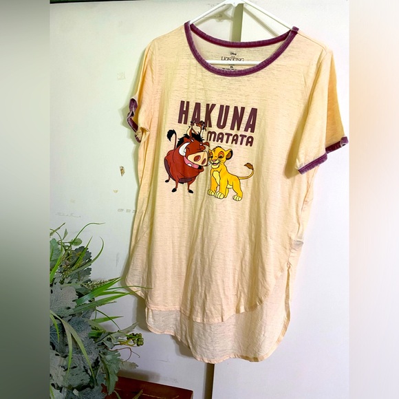Disney Tops - Disney the lion king tshirt